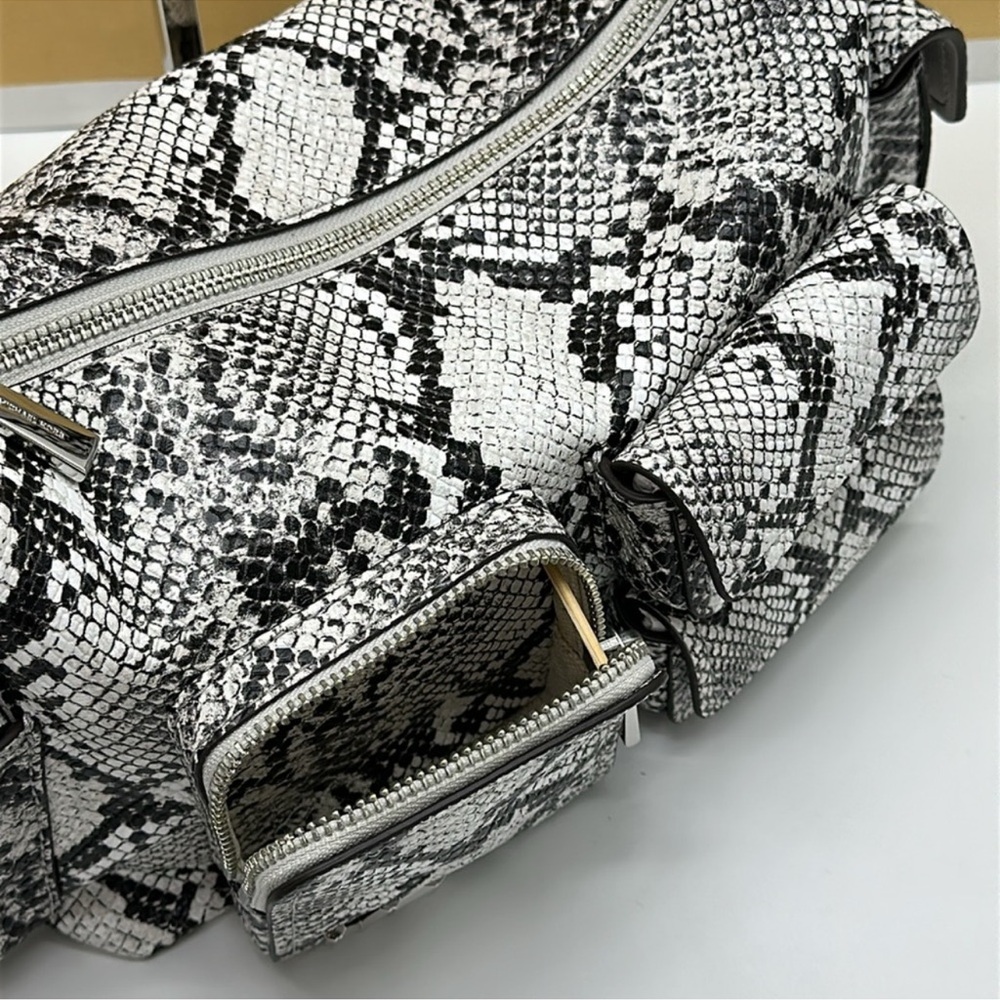 MICHAEL KORS Dakota Md Snake Embossed Leather Pocket Shoulder Bag
ALUMINUM
NWT - Picture 10 of 16